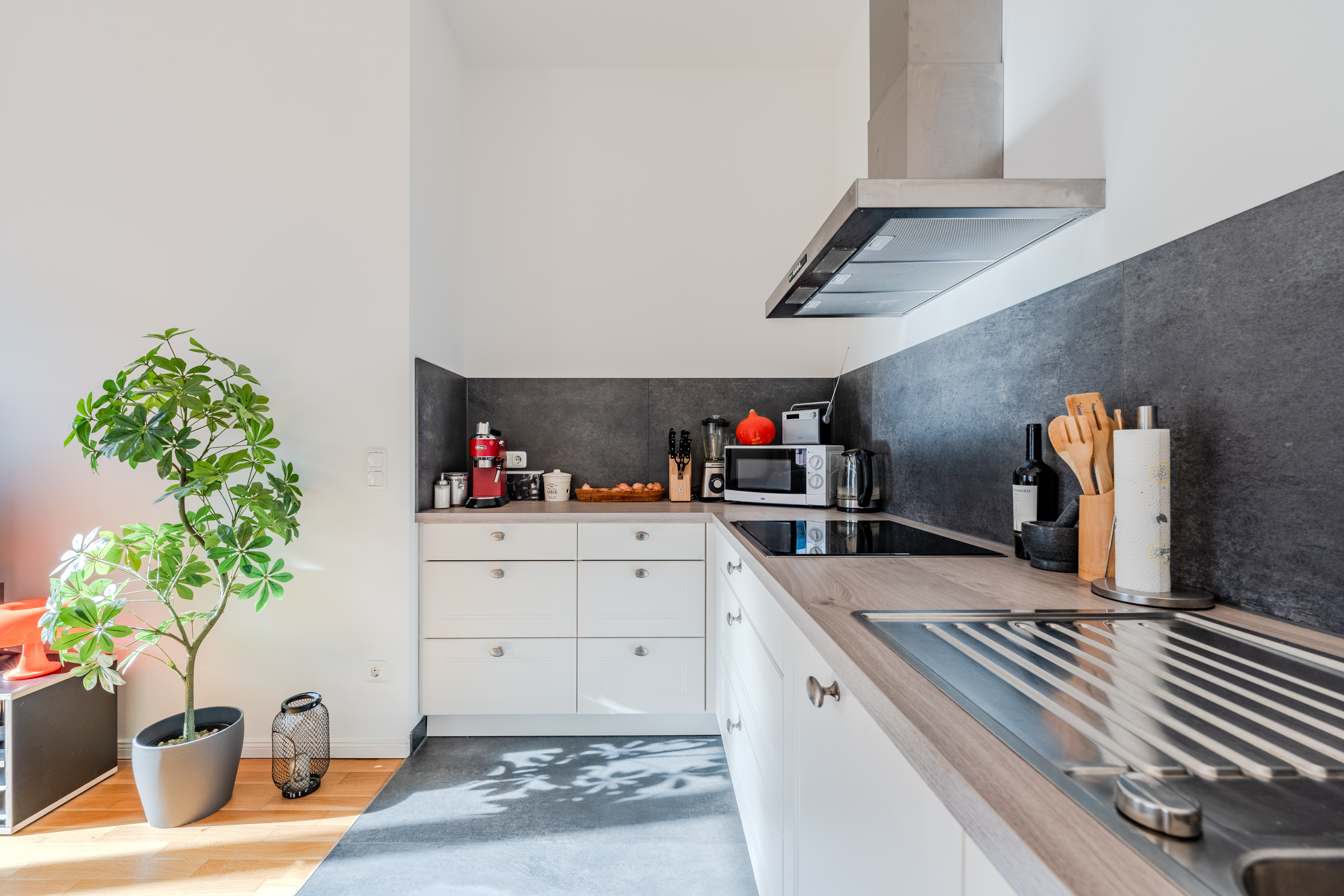 Appartement moderne avec cuisine ouverte - Moderne, en plein milieu, avec balcon donnant sur le soleil - 2 pièces dans le quartier de Boxhagener.
