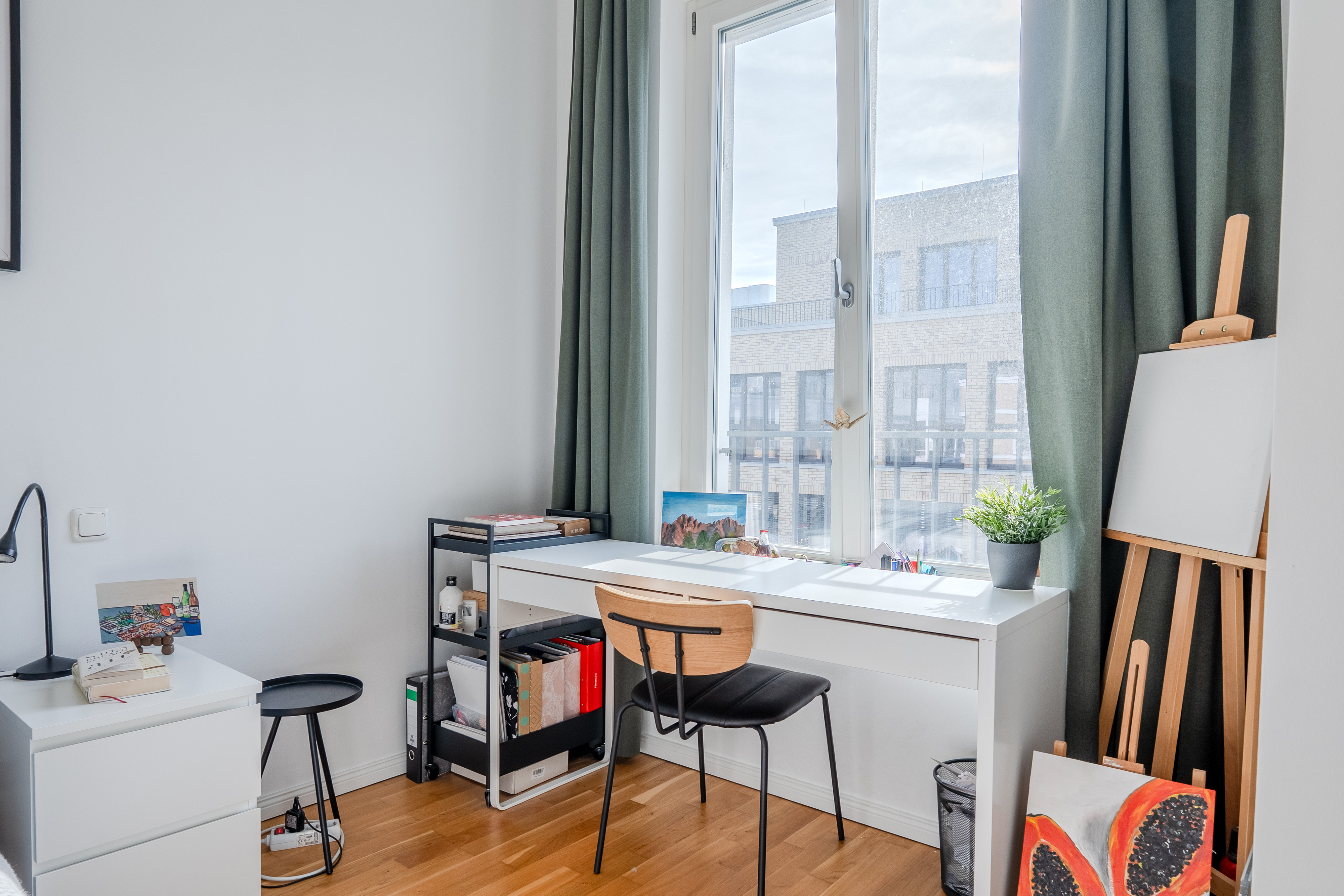 Appartement urbain lumineux avec fenêtre-atelier - Moderne, en plein milieu, avec balcon donnant sur le soleil - 2 pièces dans le Boxhagener Kiez