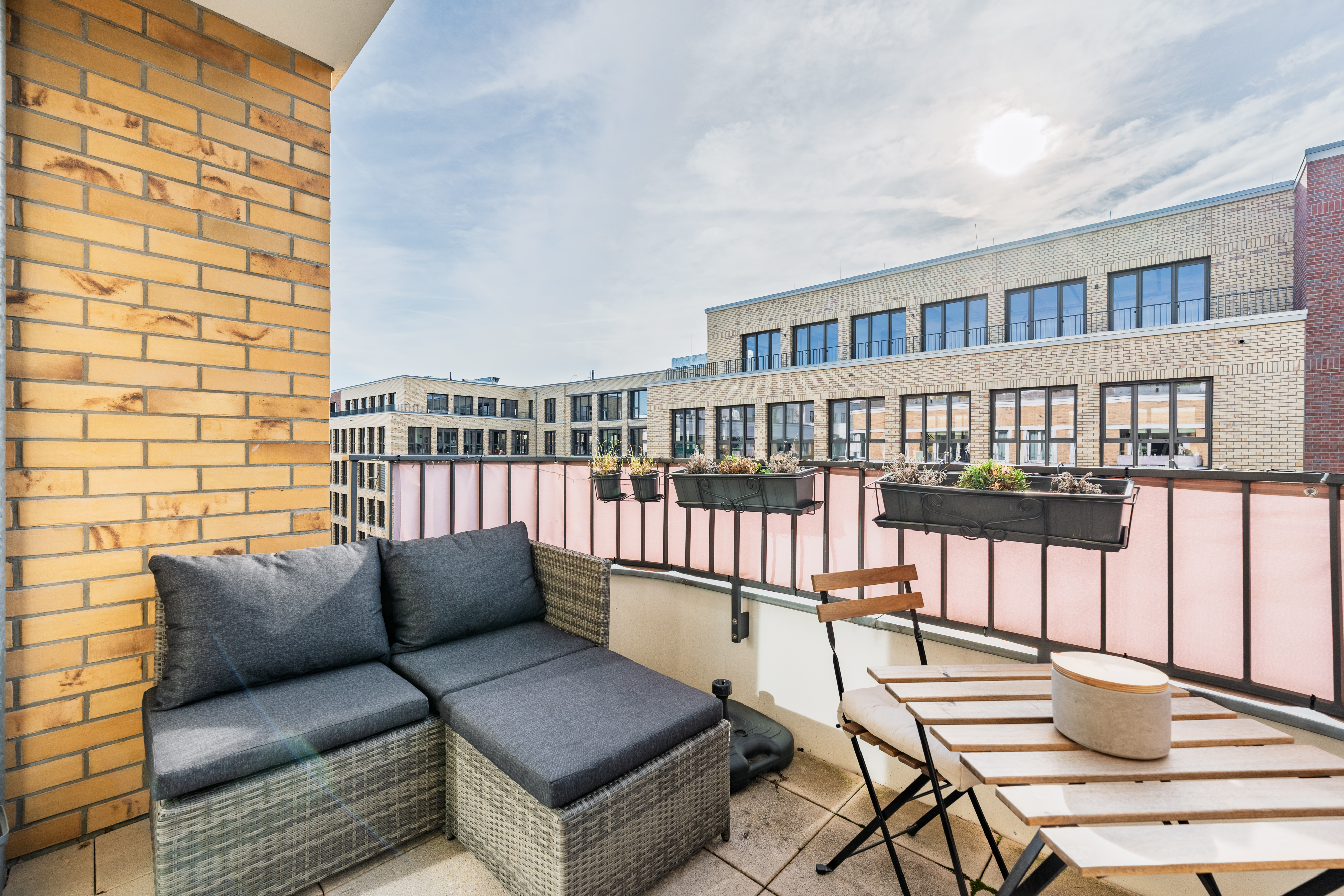 Appartement urbain avec balcon meublé - Moderne, en plein milieu, avec balcon donnant sur le soleil - 2 pièces dans le quartier de Boxhagener
