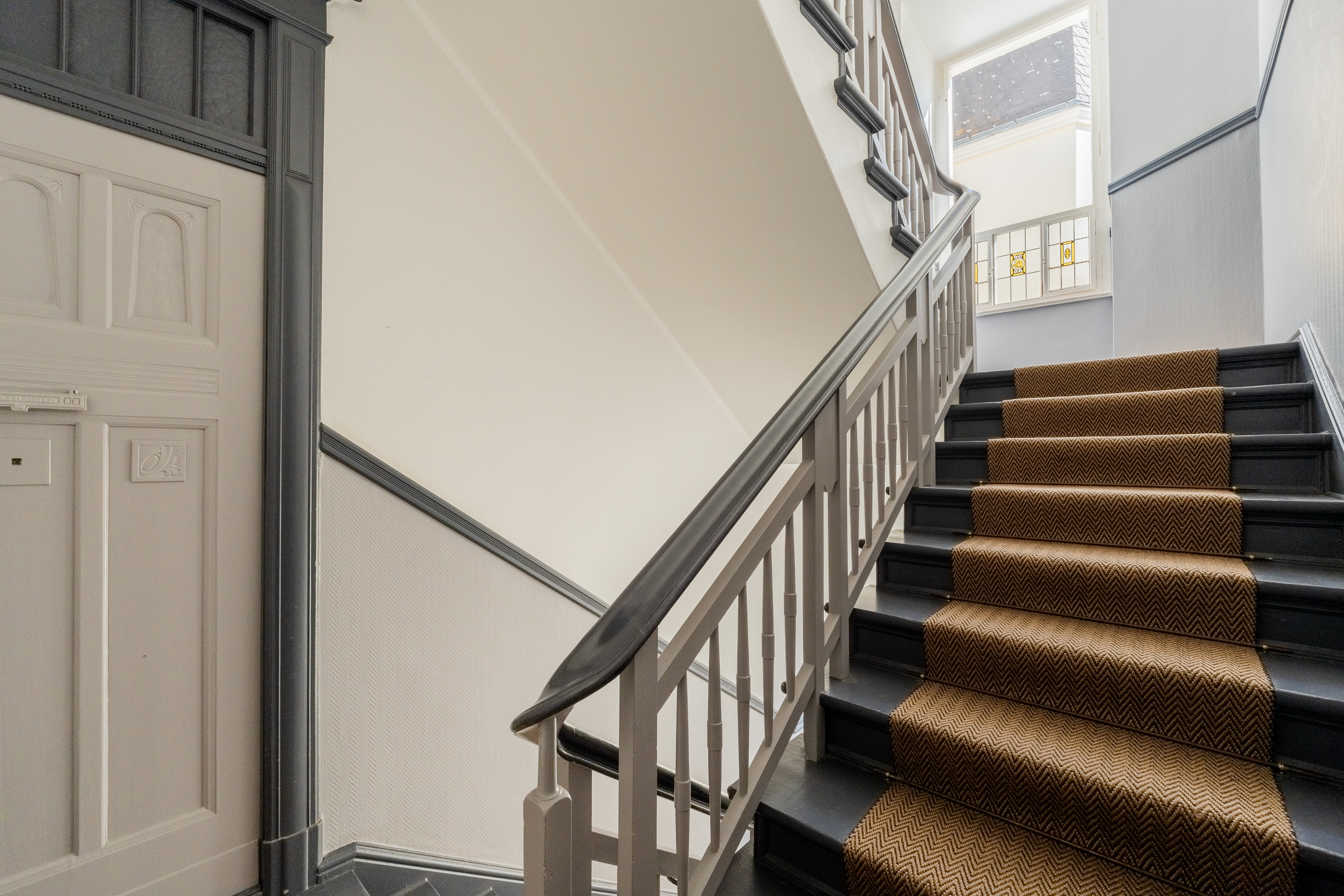 Treppenhaus 2 - Wunderschöne Altbauperle in Friedenau – nahe Rüdesheimer Platz