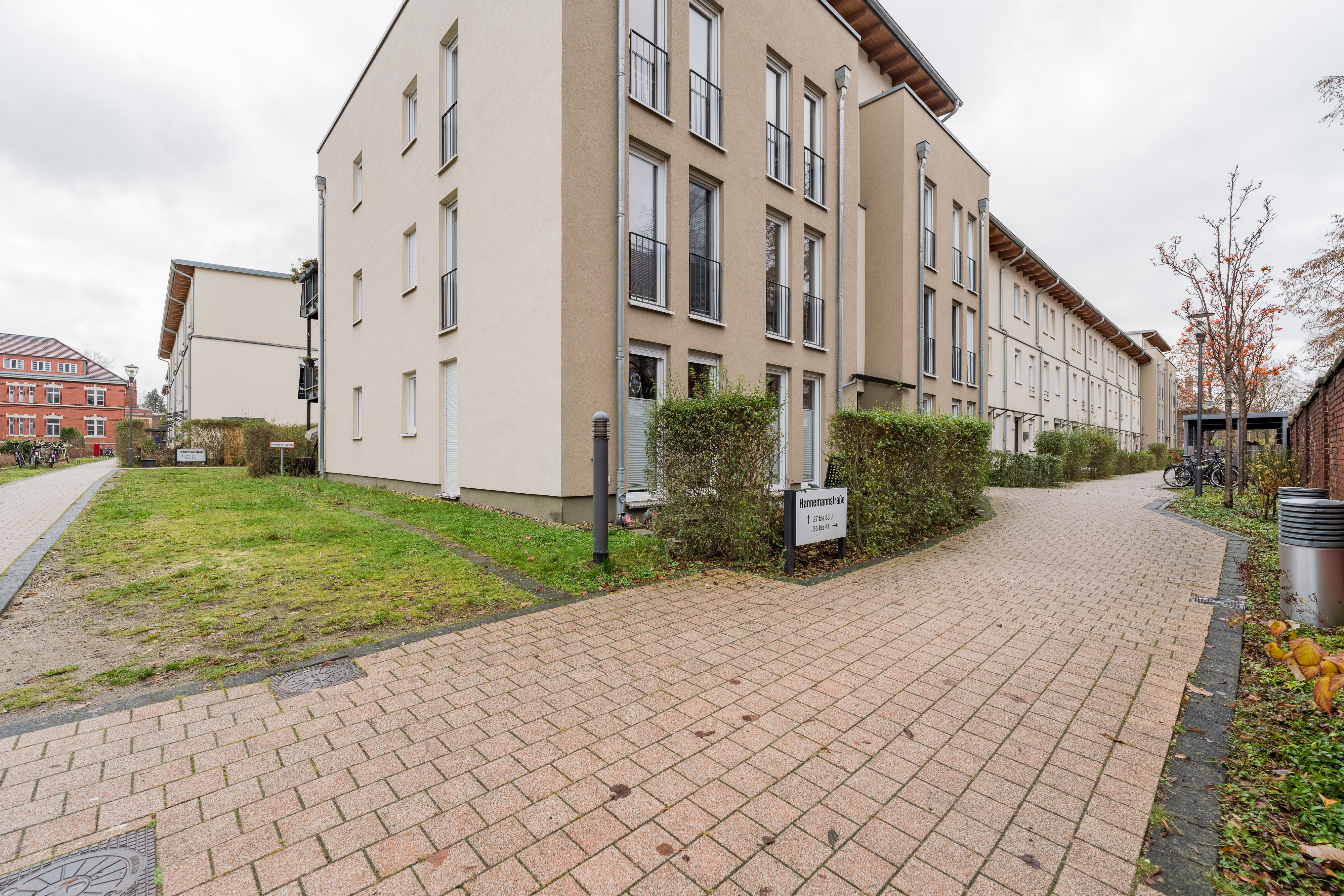 Hannemannstra├ƒe 37A-45 - Modernisiertes Reihenmittelhaus mit neuer Terrasse und Parkett – Wohnen in Britz!