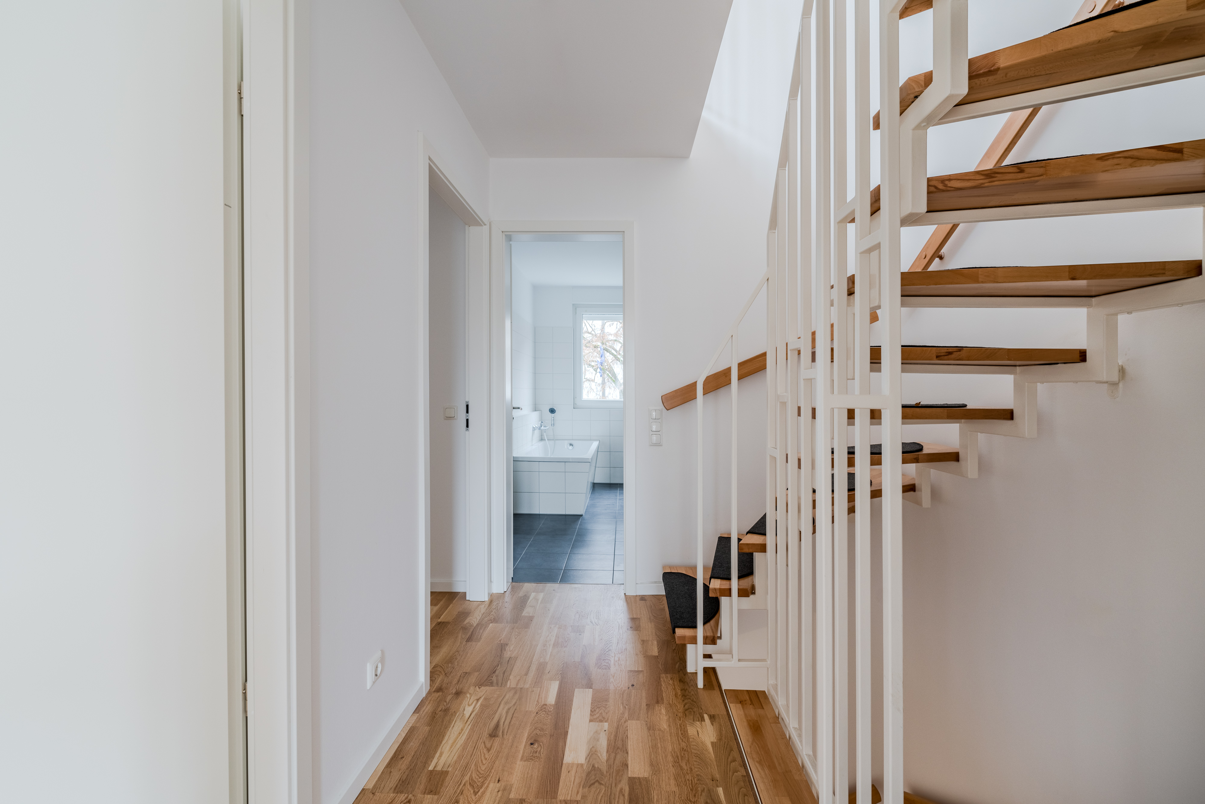 Hannemannstra├ƒe 37A-21 - Modernisiertes Reihenmittelhaus mit neuer Terrasse und Parkett – Wohnen in Britz!