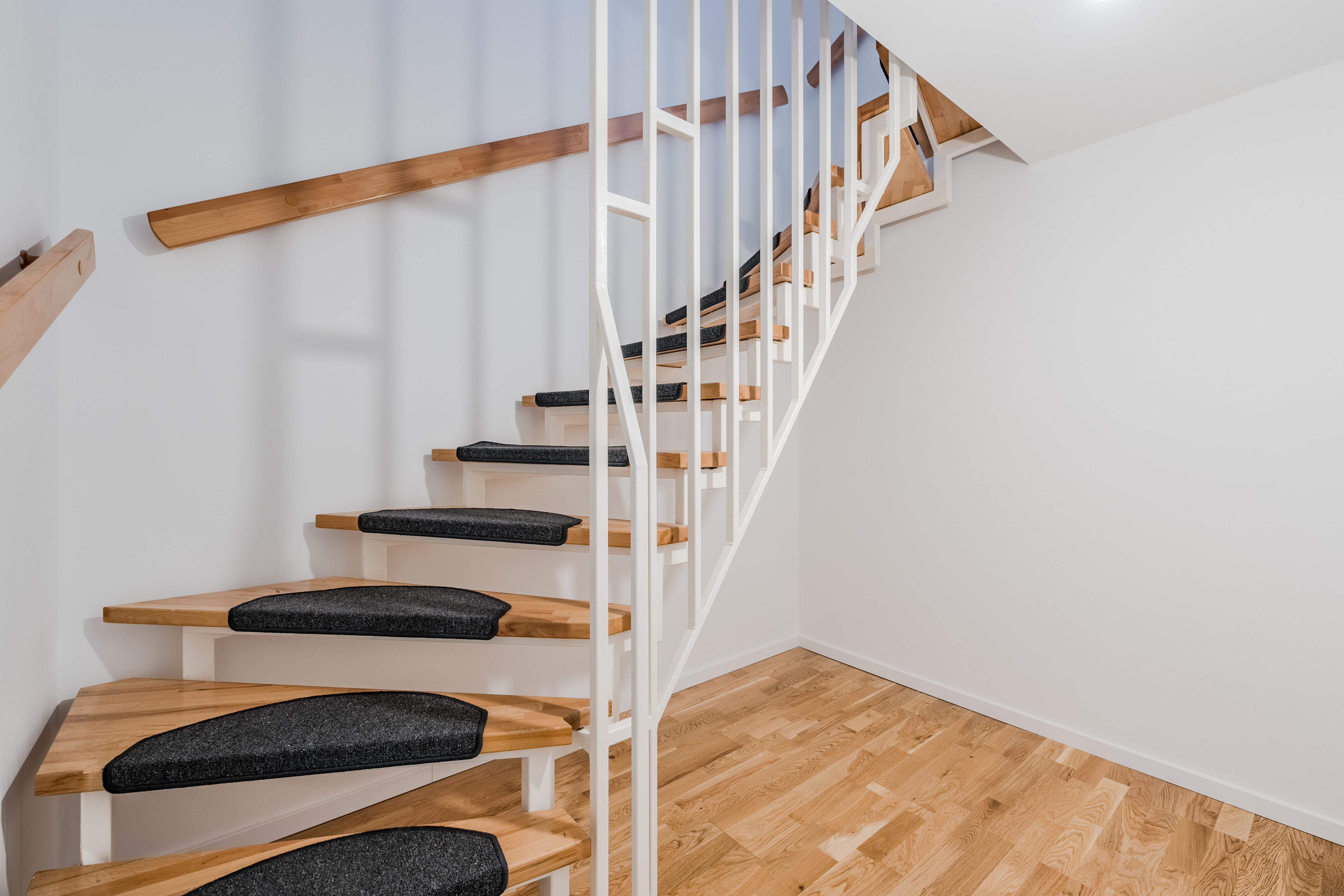 Hannemannstra├ƒe 37A-38 - Modernisiertes Reihenmittelhaus mit neuer Terrasse und Parkett – Wohnen in Britz!