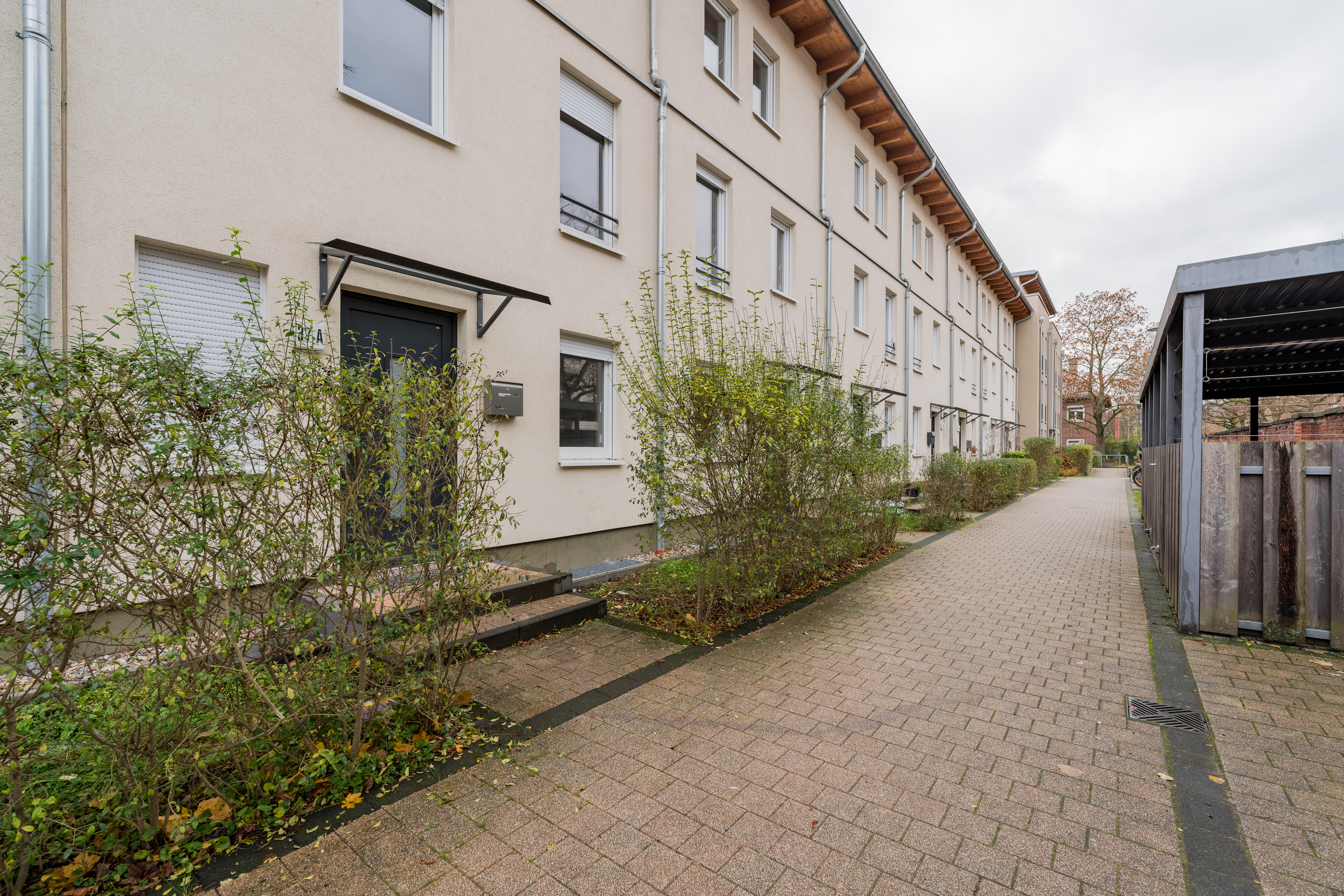 Hannemannstra├ƒe 37A-42 - Modernisiertes Reihenmittelhaus mit neuer Terrasse und Parkett – Wohnen in Britz!