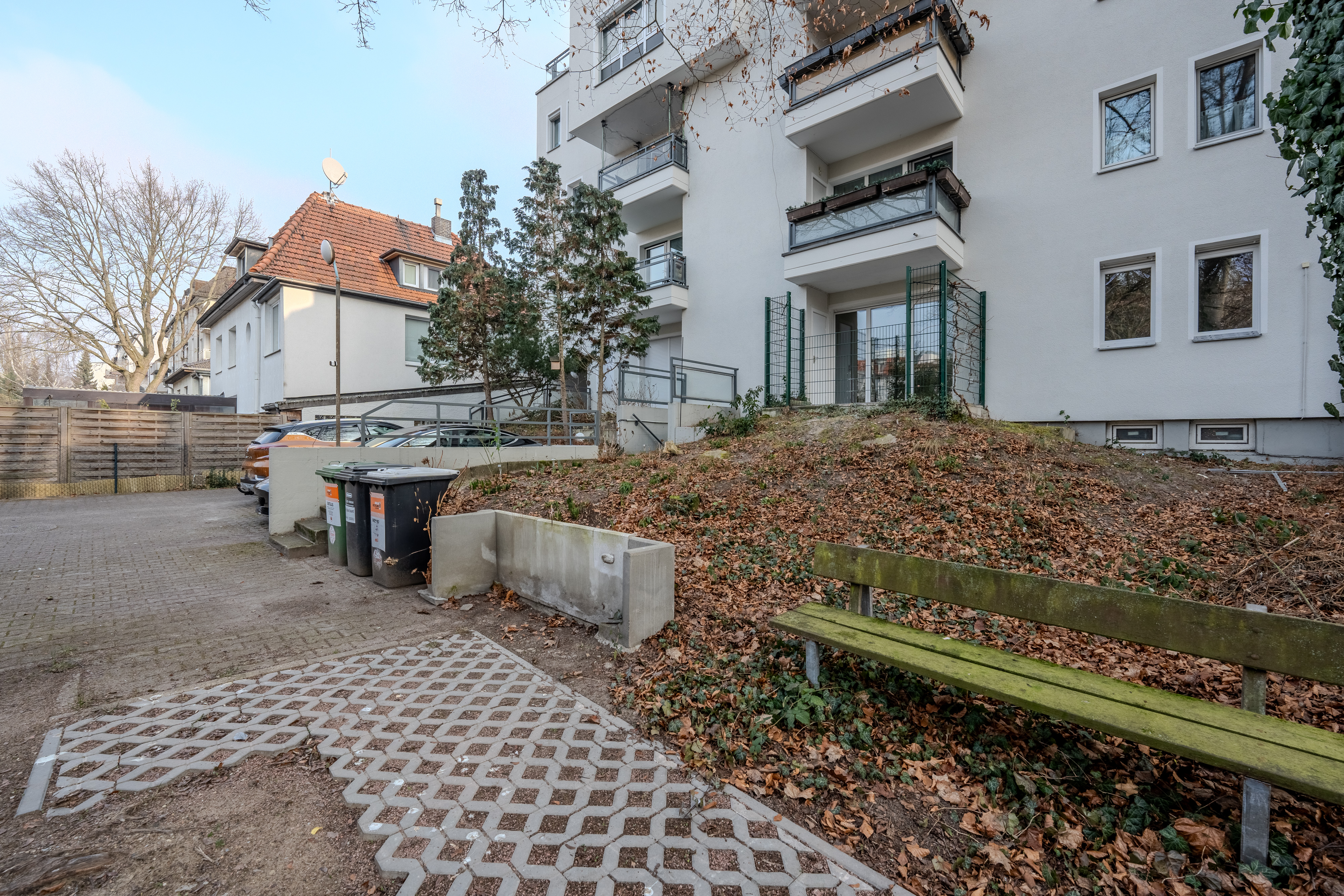 Gartenansicht - Frisch modernisiert, perfekt gelegen, provisionsfrei – Echtes 3-Zimmer-Highlight !!!