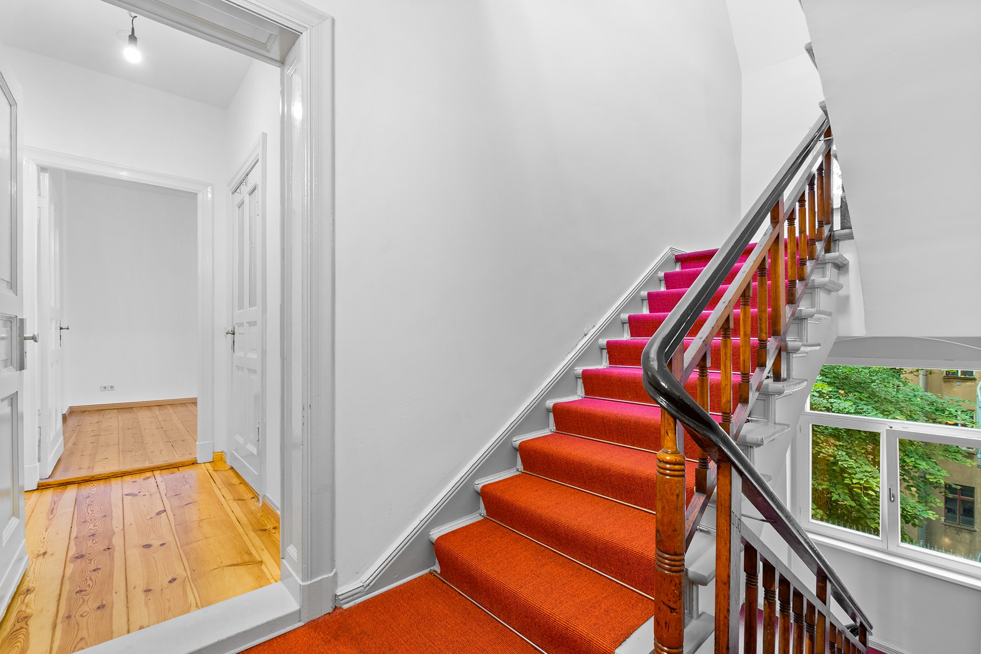 Treppenhaus - CHARMANTES 1-ZIMMER-APARTMENT NAHE BOXHAGENER PLATZ SOFORT BEZUGSFREI