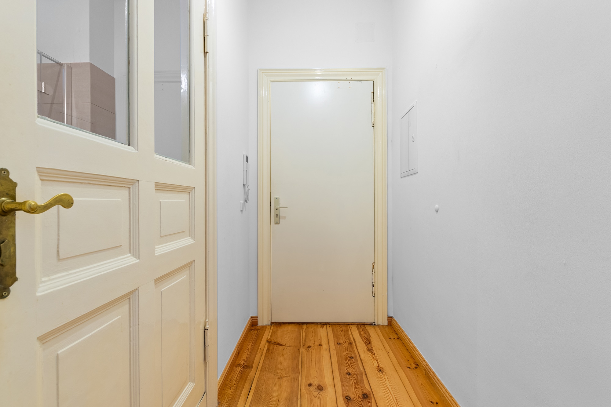 Flur - CHARMANTES 1-ZIMMER-APARTMENT NAHE BOXHAGENER PLATZ SOFORT BEZUGSFREI