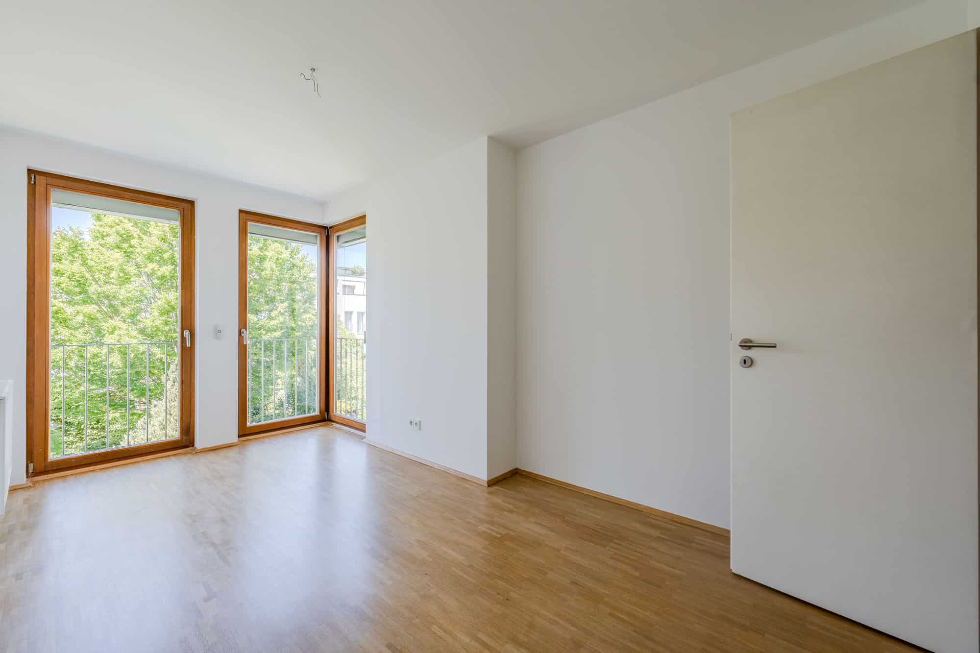 Helles Apartment mit französischem Balkon - Bezugsfrei & renoviert 2025: 6-Zimmer-Townhouse an der Rummelsburger Bucht