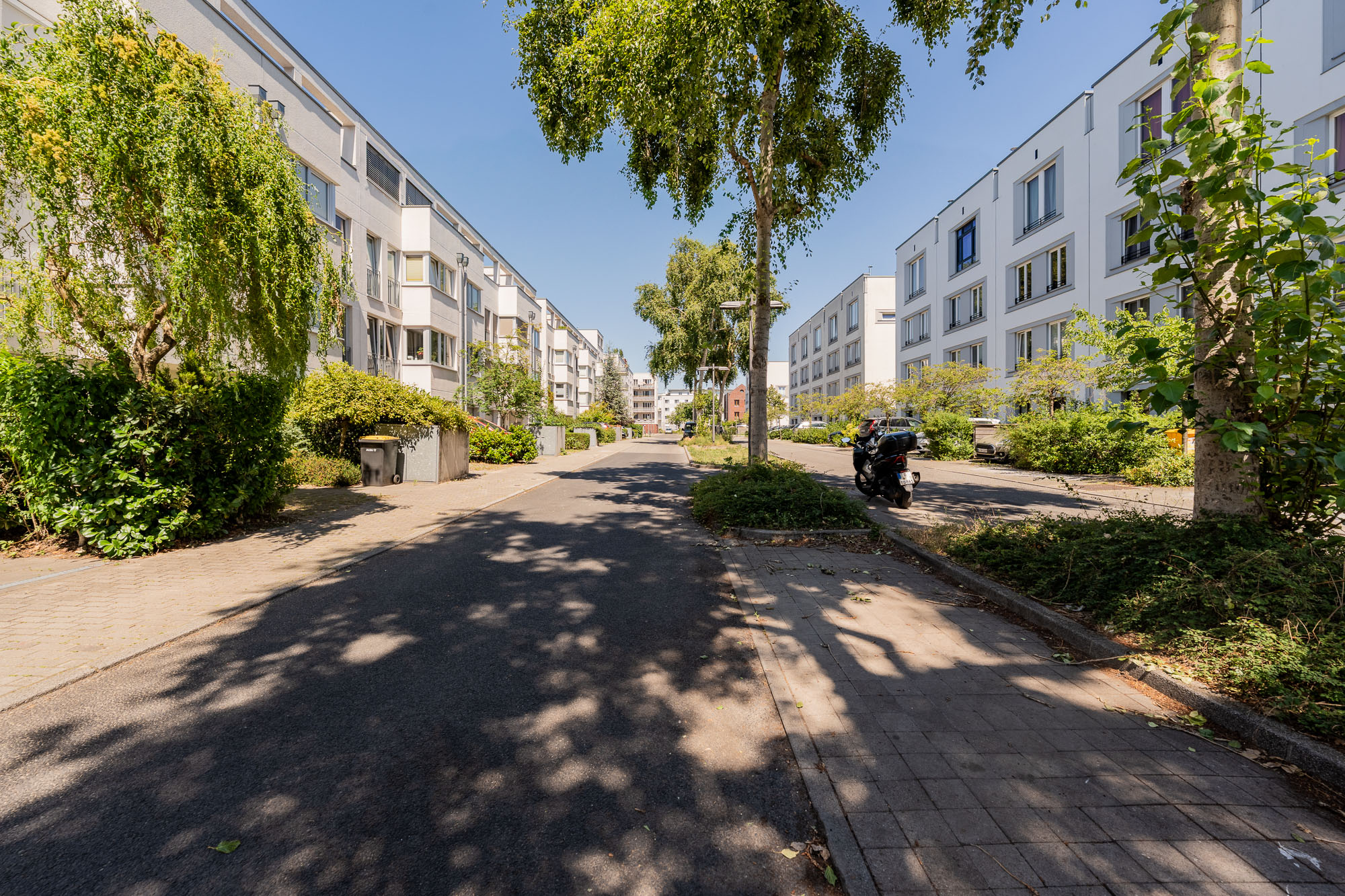 Moderne Mehrfamilienhäuser mit ruhiger Baumallee - Bezugsfrei & renoviert 2025: 6-Zimmer-Townhouse an der Rummelsburger Bucht