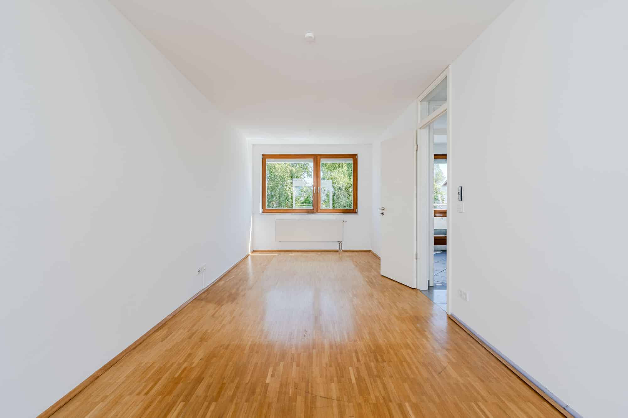 Helles Apartment mit Parkettboden - Bezugsfrei & renoviert 2025: 6-Zimmer-Townhouse an der Rummelsburger Bucht