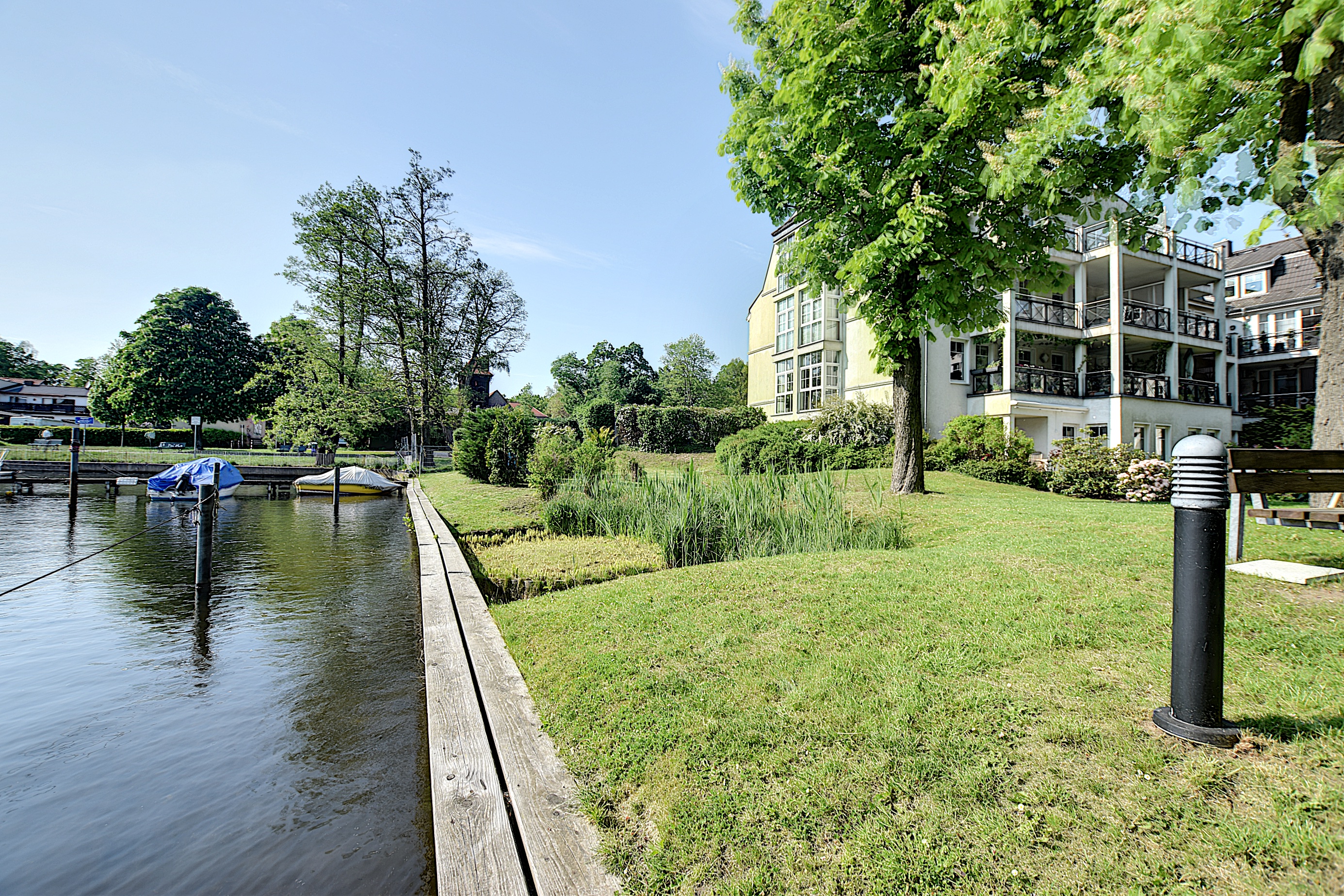 Ufernahes Mehrfamilienhaus mit Steg - Wohnungspaket mit großem Potential in direkter Wasserlage!! Vermietet