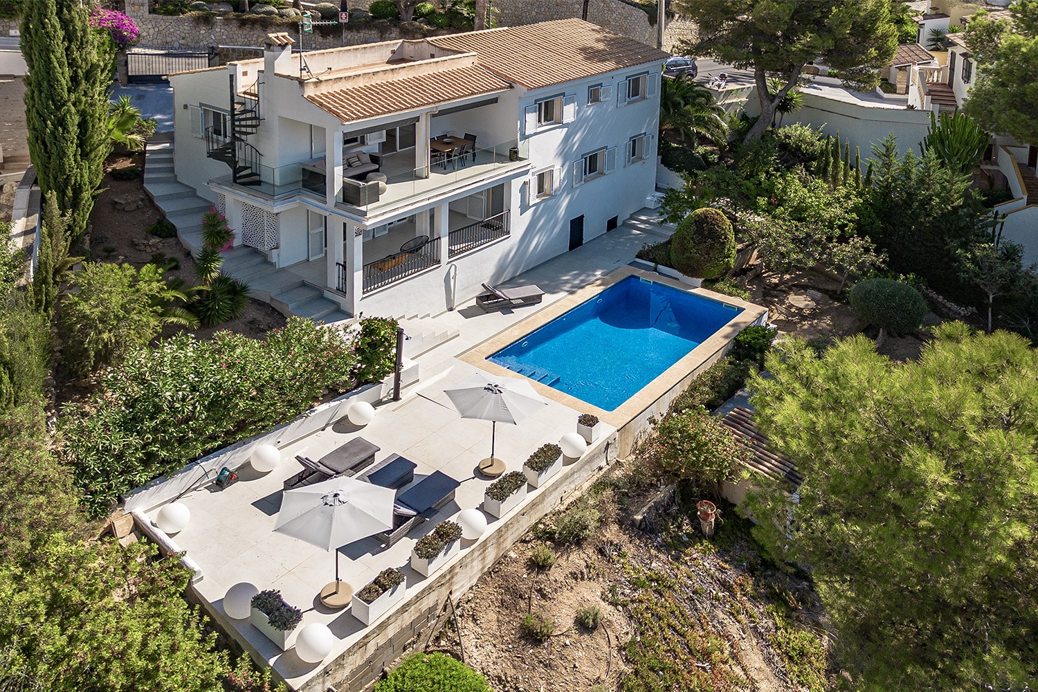 Mediterrane Villa mit Pool und Panoramaterrasse - Paguera: Villa in ruhiger Lage mit schönem Meerblick und großem Grundstück zu verkaufen