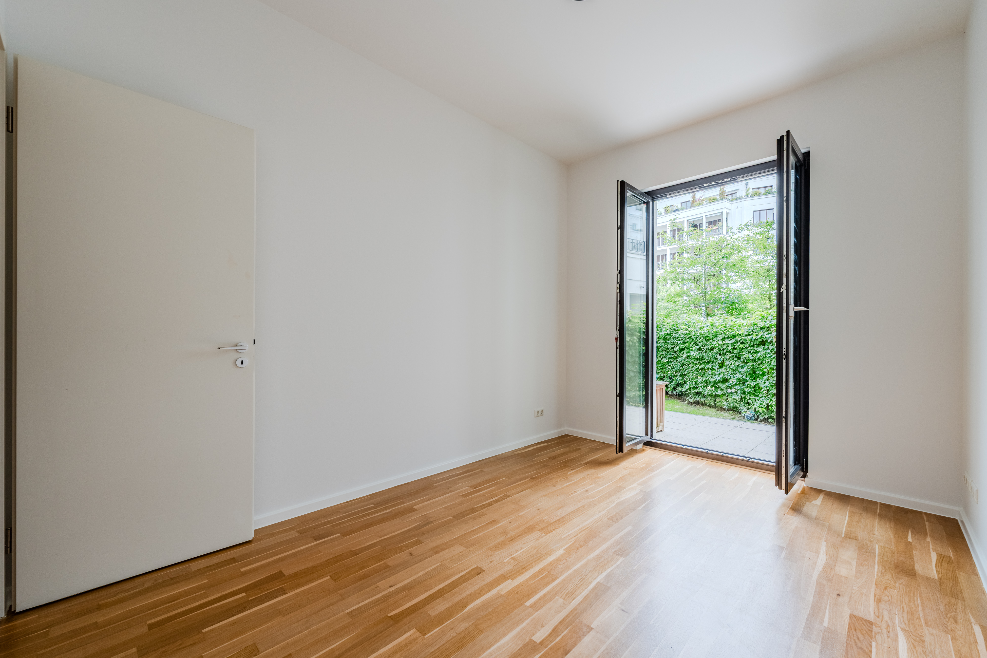 Modernes Erdgeschossapartment mit Terrasse - Super schöne und familiengeeignete Wohnung mit Garten im Boxhagener Kiez in Friedrichshain