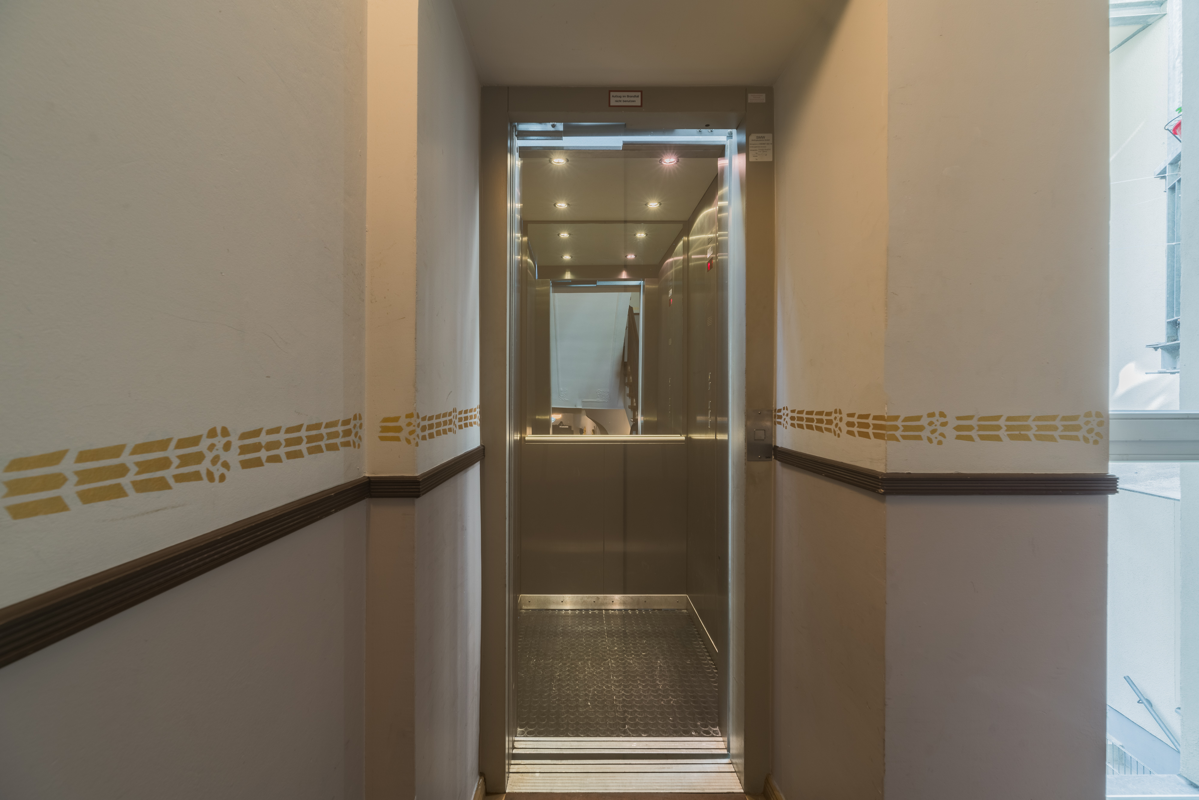 Fahrstuhl - TOPLAGE! 3-Zimmer-Altbau-Wohnung nähe Boxhagener Platz