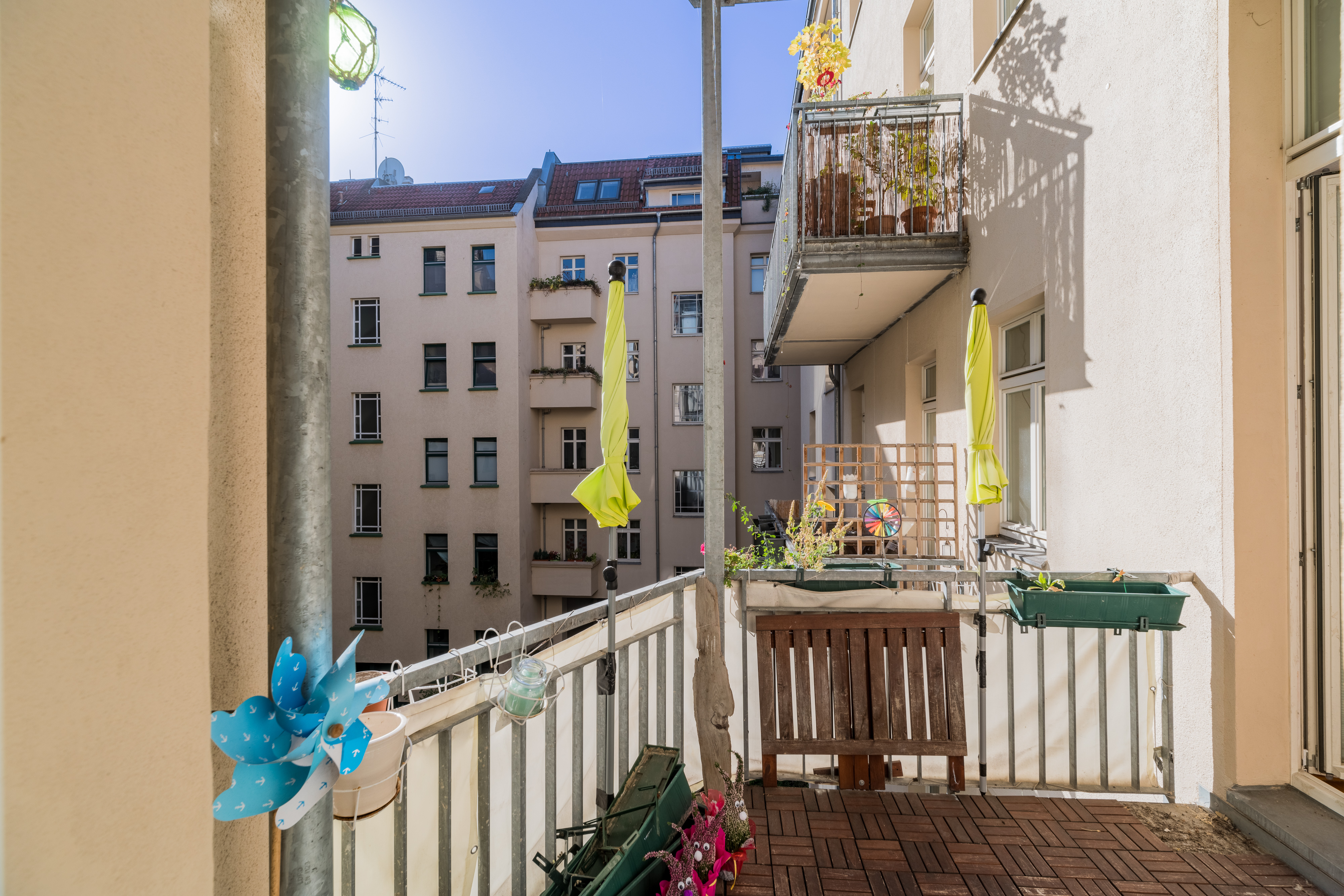 Balkon (1) - TOPLAGE! 3-Zimmer-Altbau-Wohnung nähe Boxhagener Platz