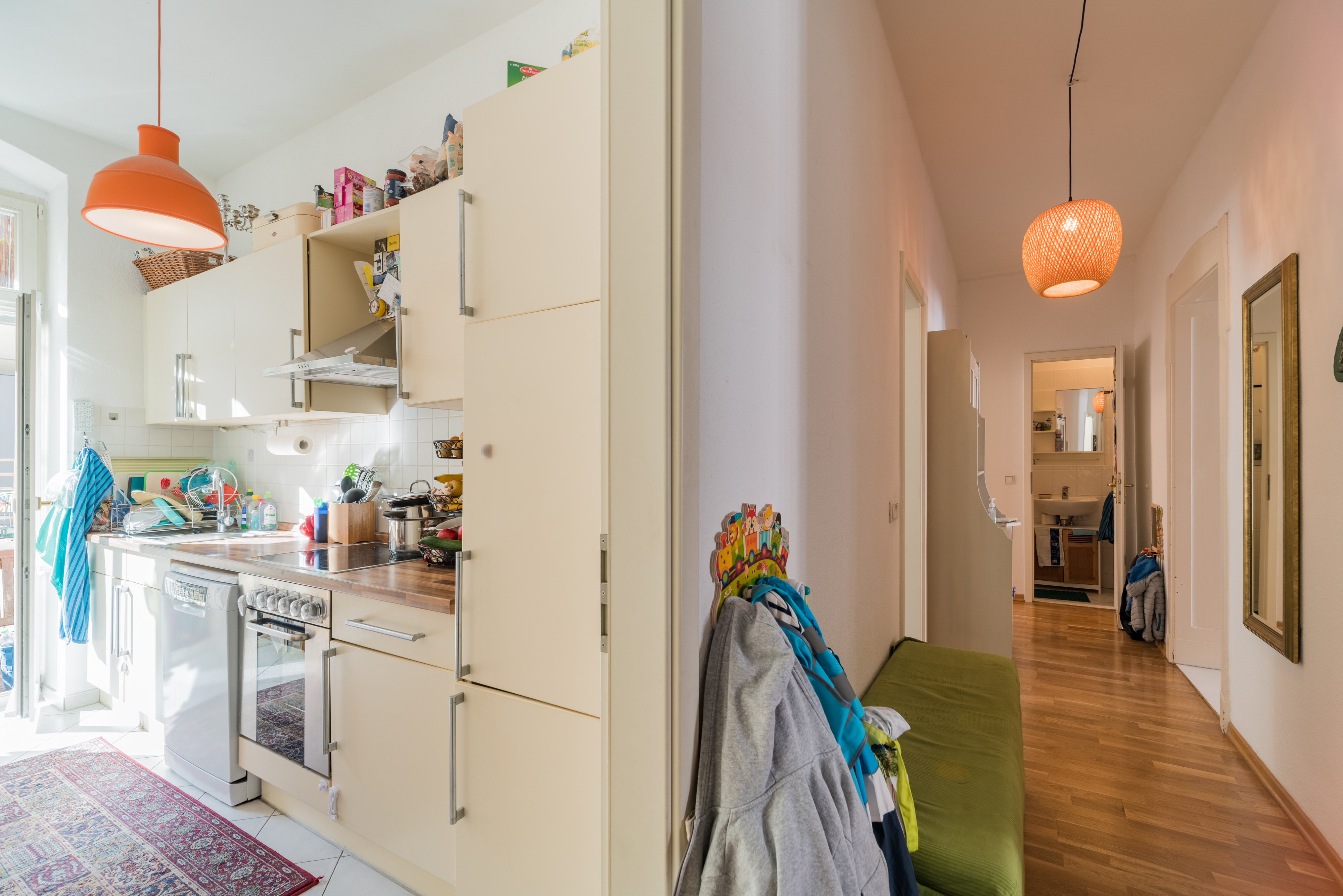 Flur / Küche - TOPLAGE! 3-Zimmer-Altbau-Wohnung nähe Boxhagener Platz