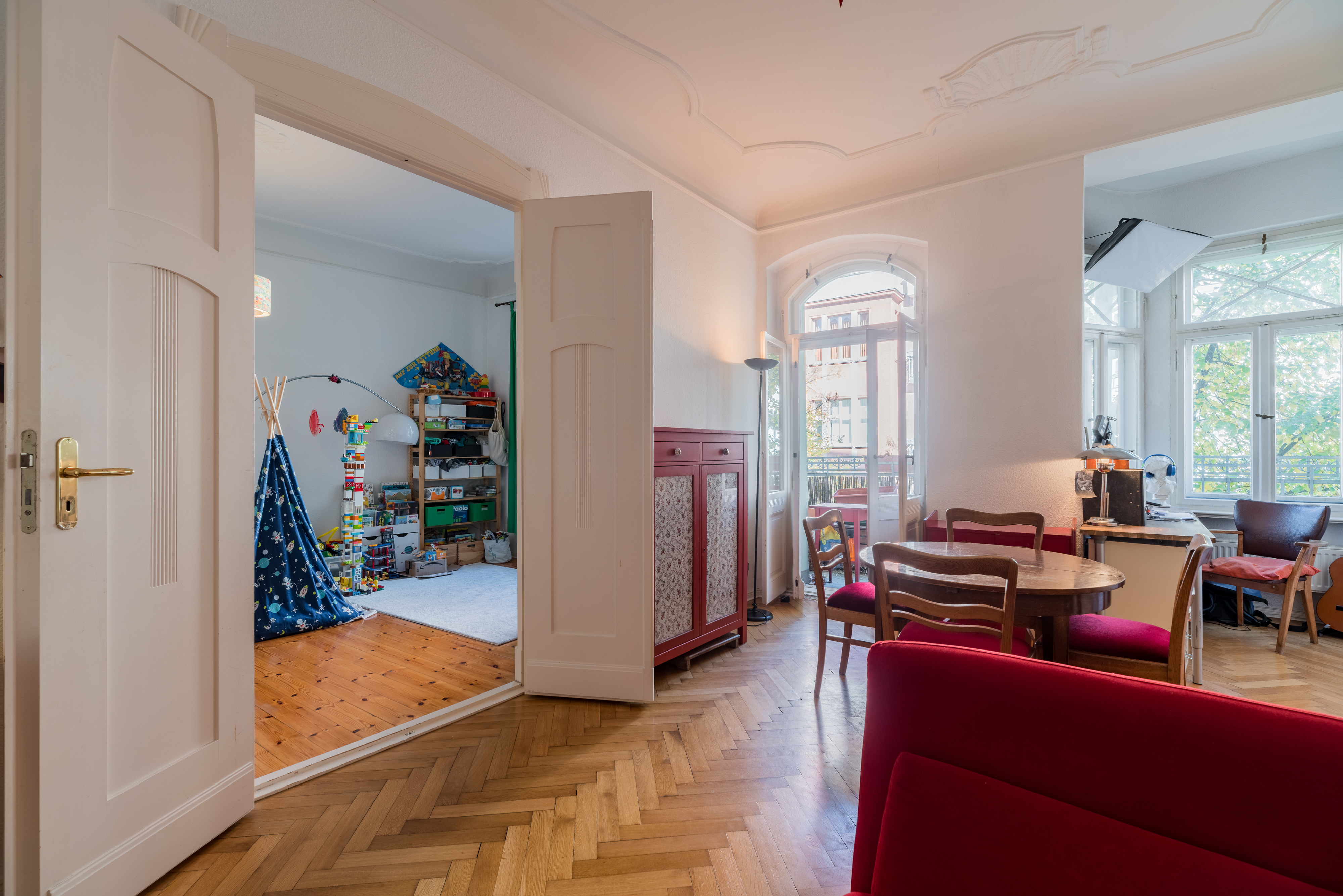 Wohnzimmer - TOPLAGE! 3-Zimmer-Altbau-Wohnung nähe Boxhagener Platz