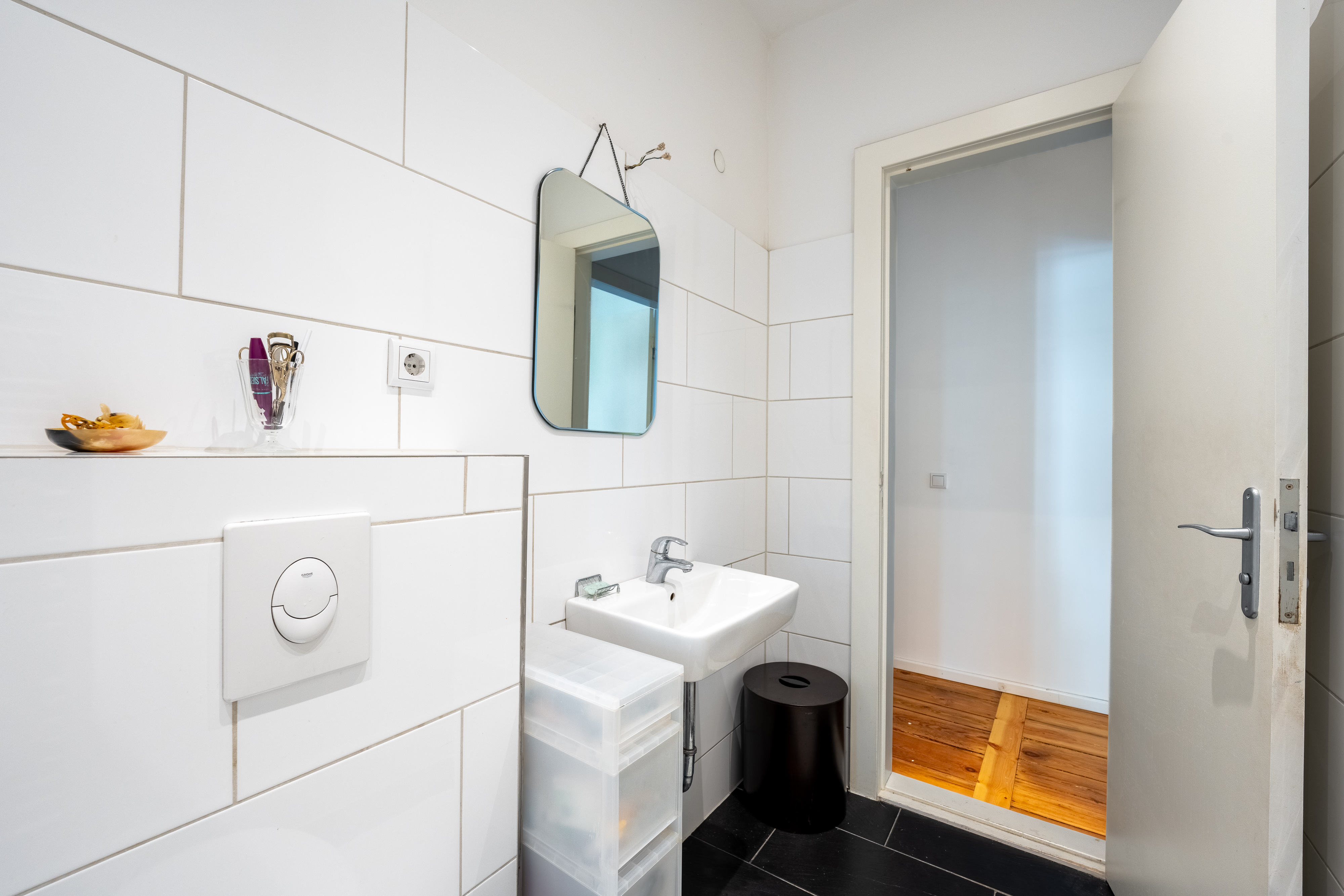 Badezimmer - Perfekt geschnittenes Studio im modernisierten Altbau im Szenekiez KREUZKÖLLN