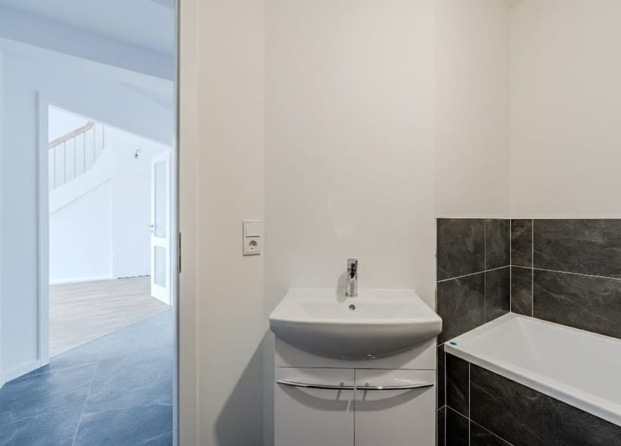 Bad - Erstbezug nach Renovierung – Dachgeschoss mit Panoramablick