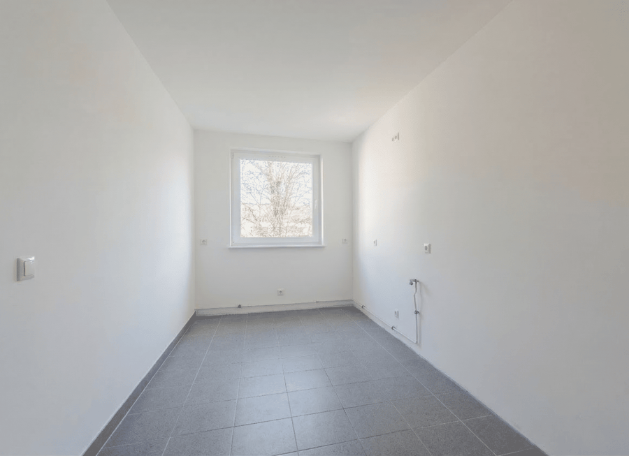 Küche - Hochwertig saniert: Helle 3-Zimmer-Wohnung mit Balkon und EBK