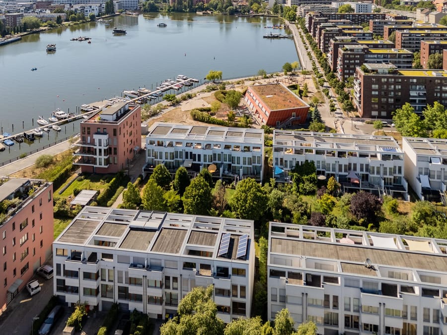 Rummelsburger Bucht mit Liegeplätzen, Kita, Ostkreuz - Townhaus an der Rummelsburger Bucht – familienfreundlich mit 6 Zimmern