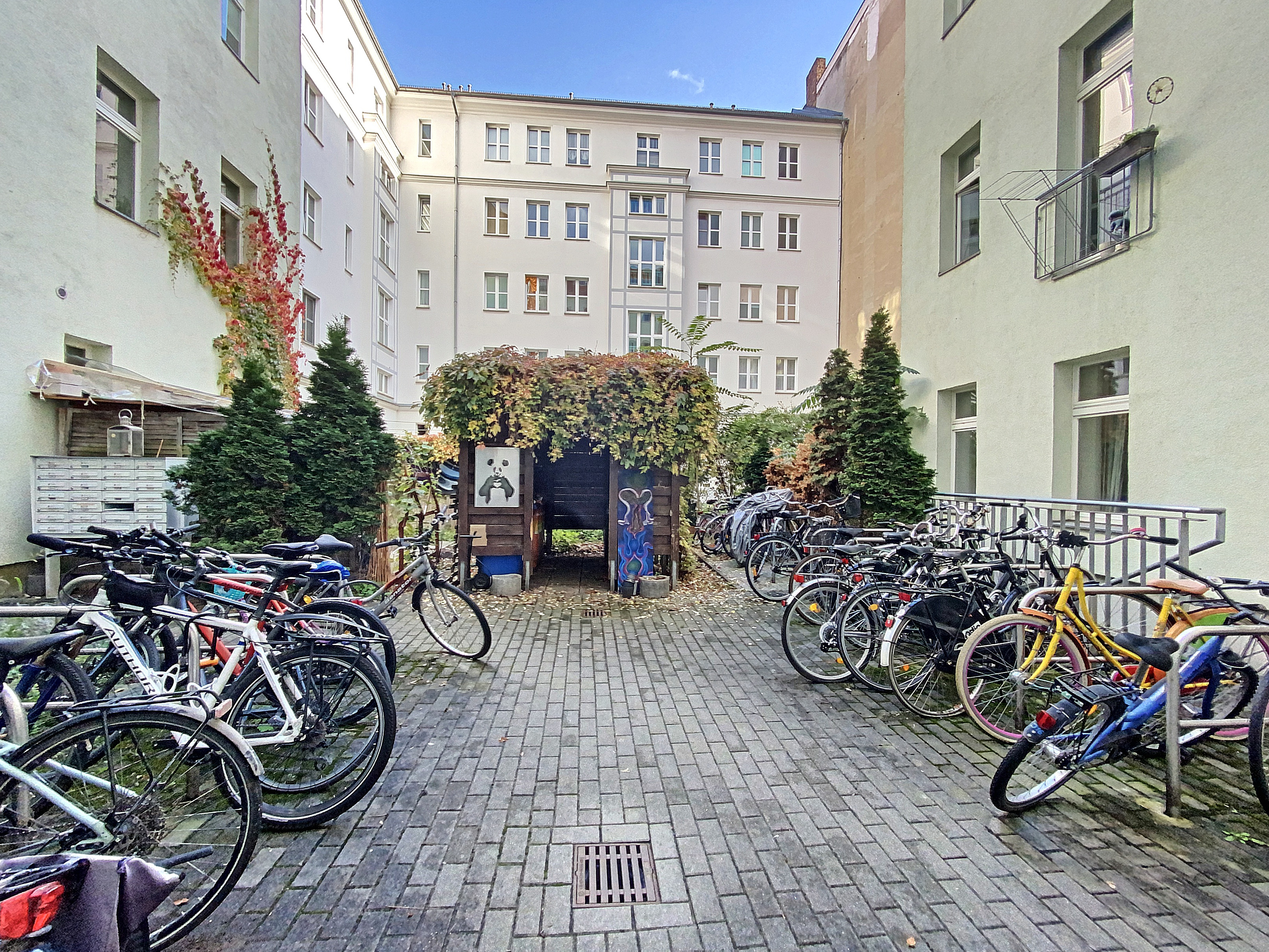 आंगन - *सितंबर 2024 से उपलब्ध* फ्रेडरिकशाइन में टेरेस सहित सिंगल अपार्टमेंट