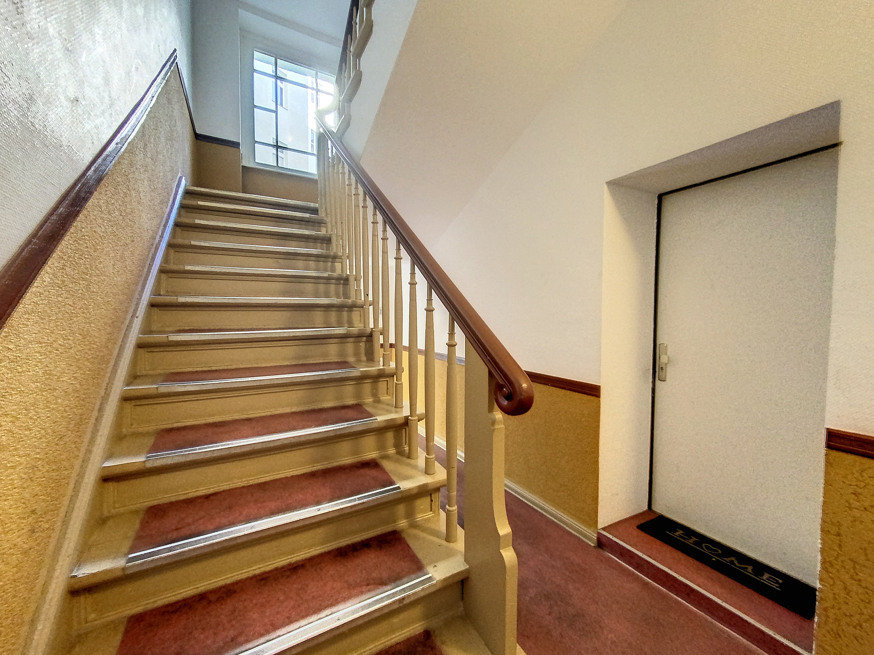 सीढ़ियों वाला भाग - *सितंबर 2024 से उपलब्ध* फ्रेडरिकशाइन में टेरेस सहित सिंगल अपार्टमेंट