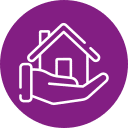 weißes Haussymbol in schützender Hand vor lila Kreis