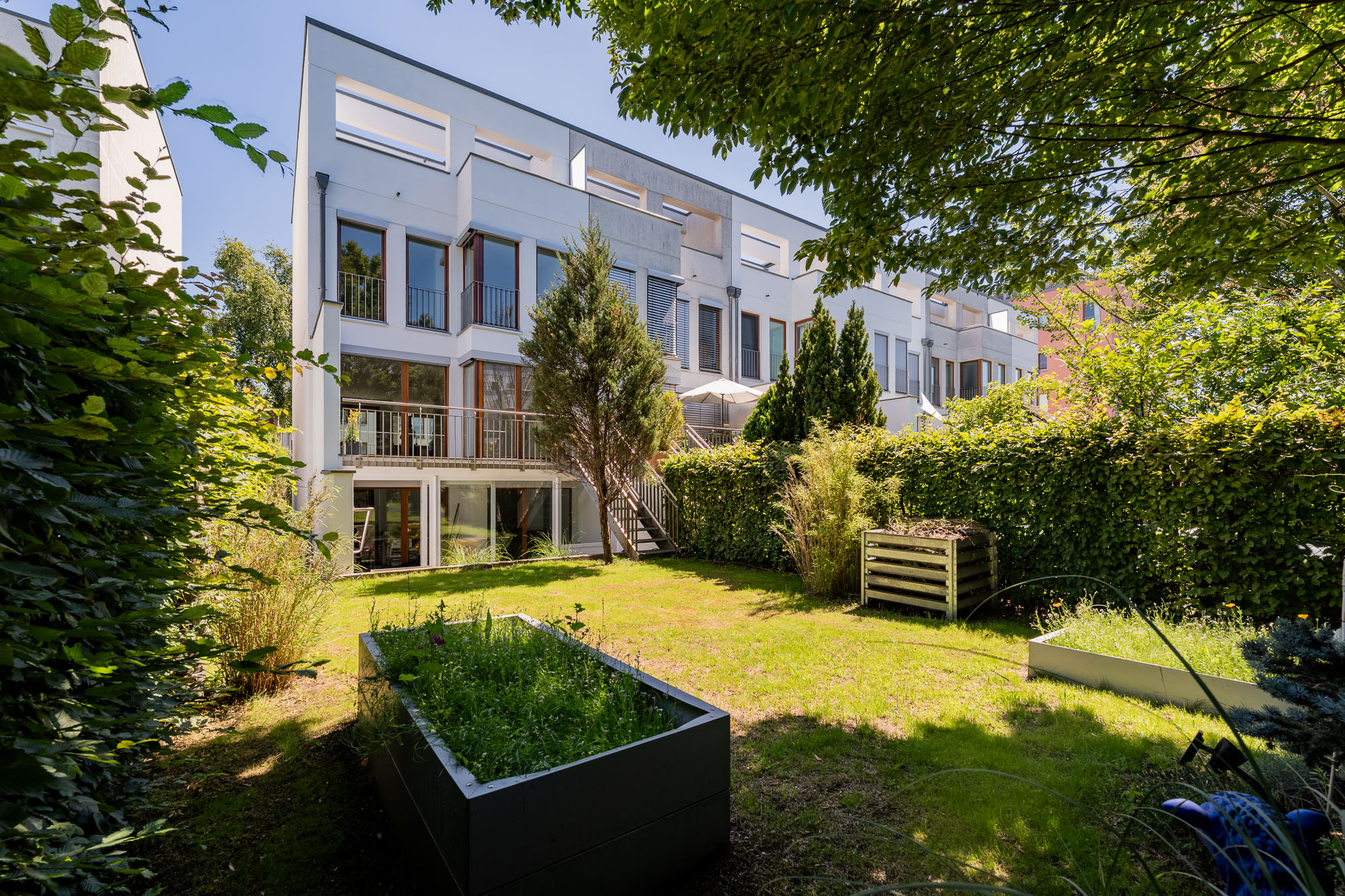 Libre d'occupation & rénové en 2025 : townhouse de 6 pièces sur la baie de Rummelsburger