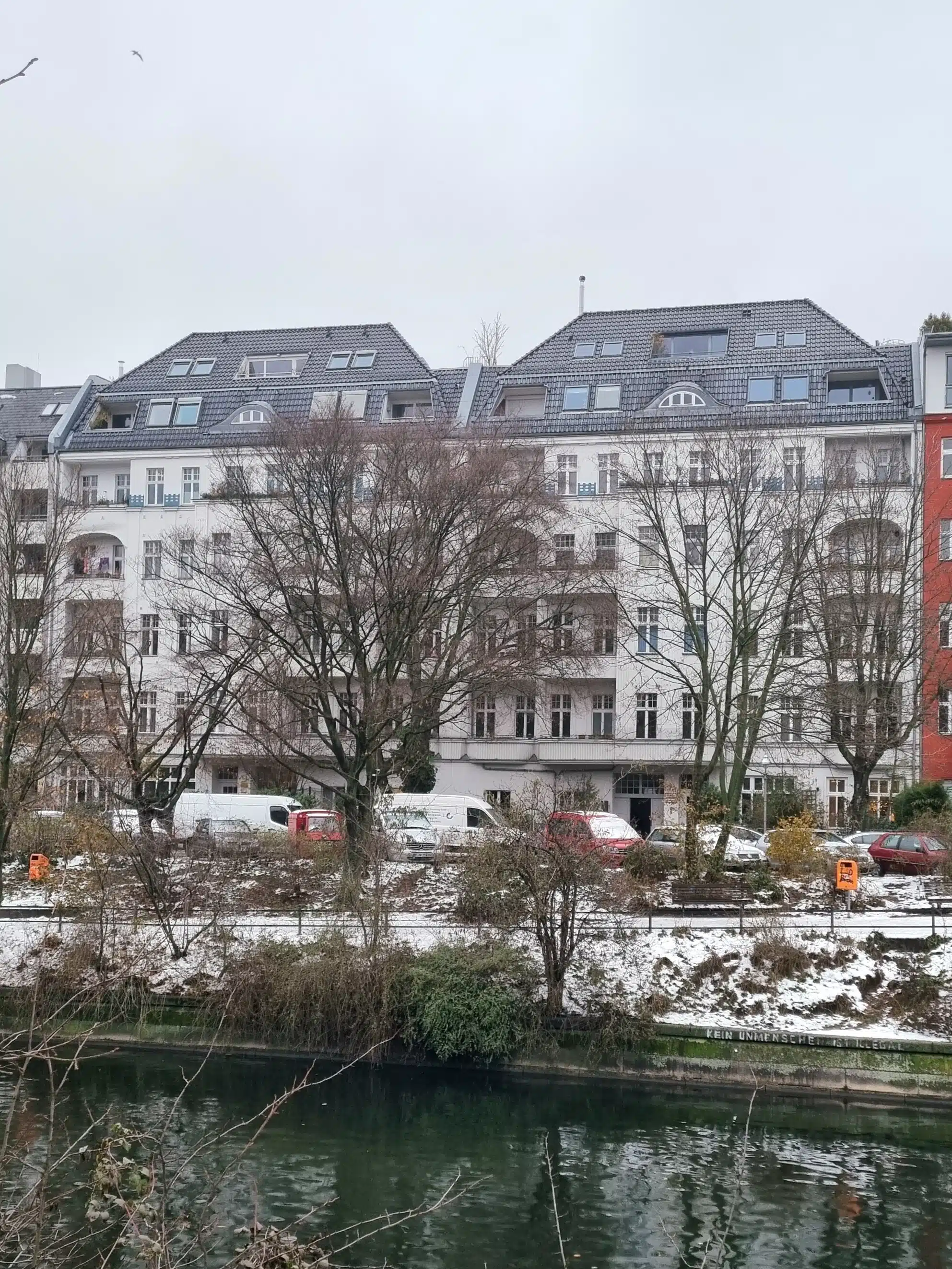 Bezugsfreie Altbauwohnung am Landwehrkanal – Kreuzberg at it´s best !